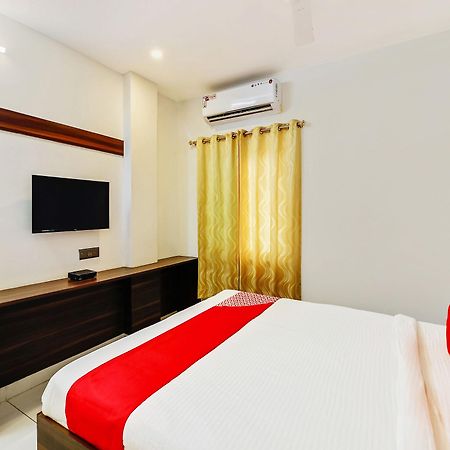 Oyo 29131 Hotel Mn Grand Shamshabad Buitenkant foto
