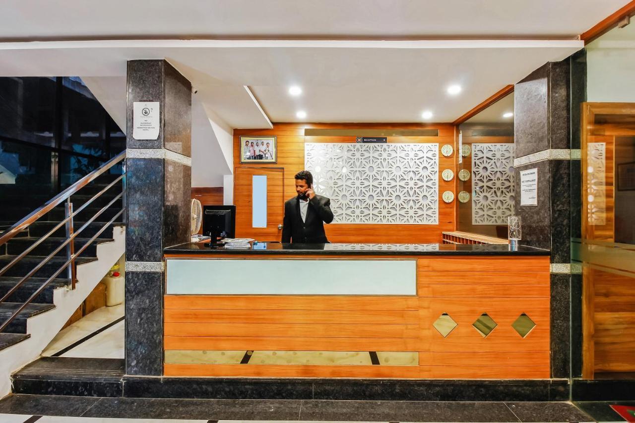 Oyo 29131 Hotel Mn Grand Shamshabad Buitenkant foto