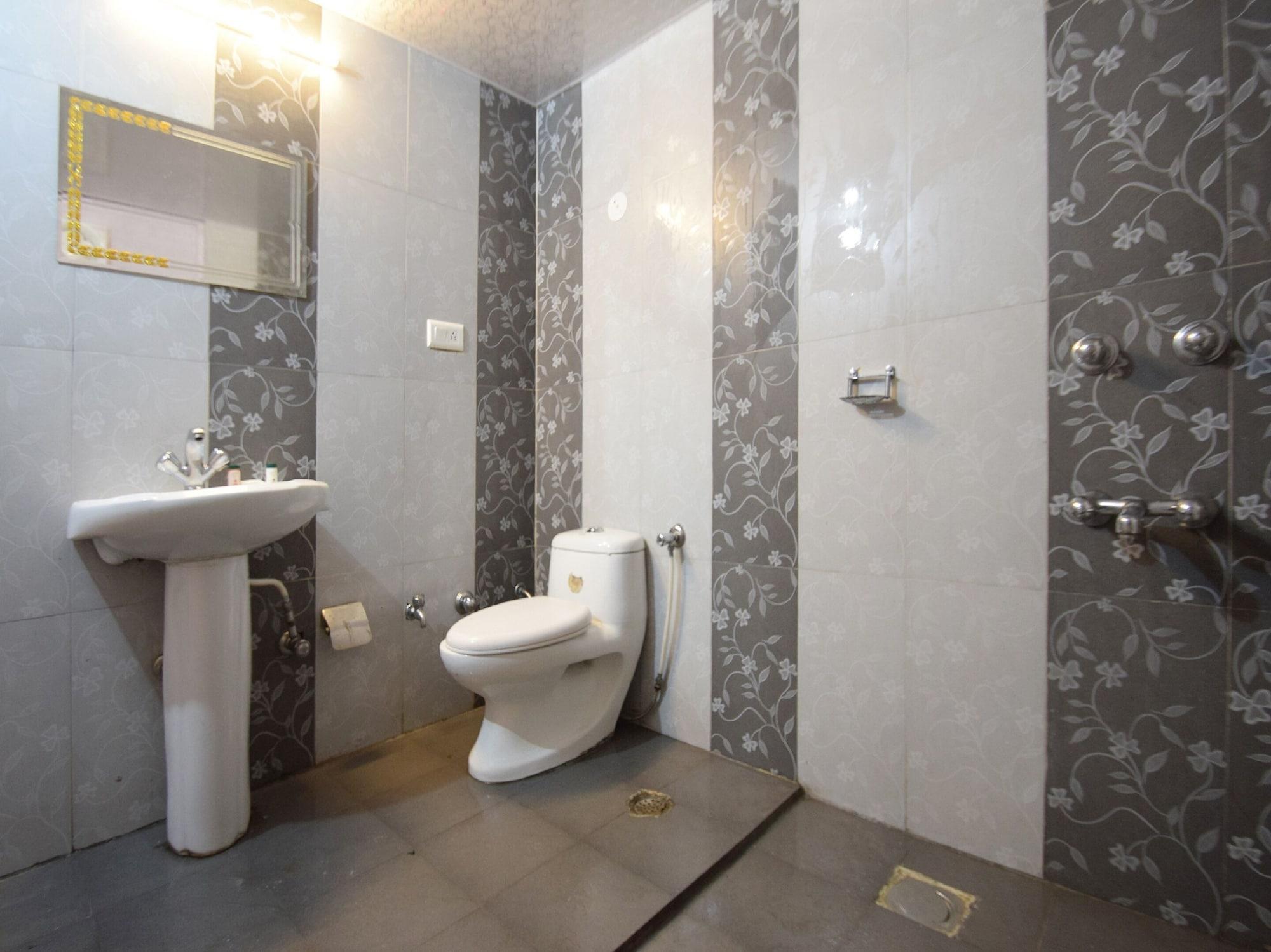 Oyo 29131 Hotel Mn Grand Shamshabad Buitenkant foto