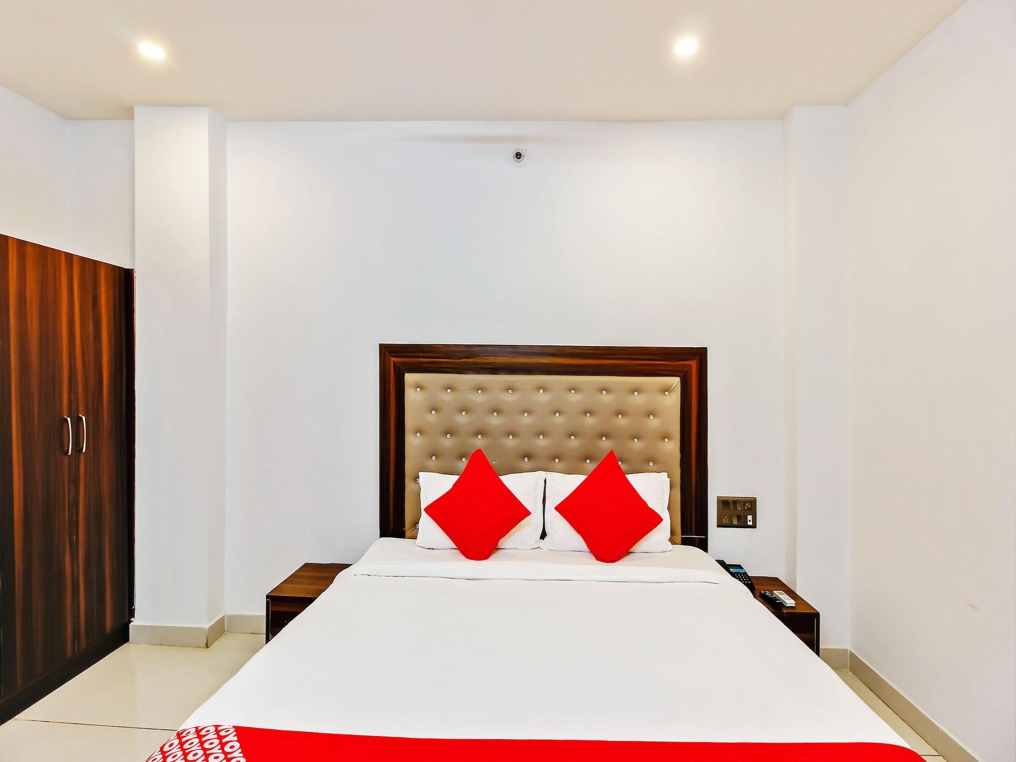 Oyo 29131 Hotel Mn Grand Shamshabad Buitenkant foto