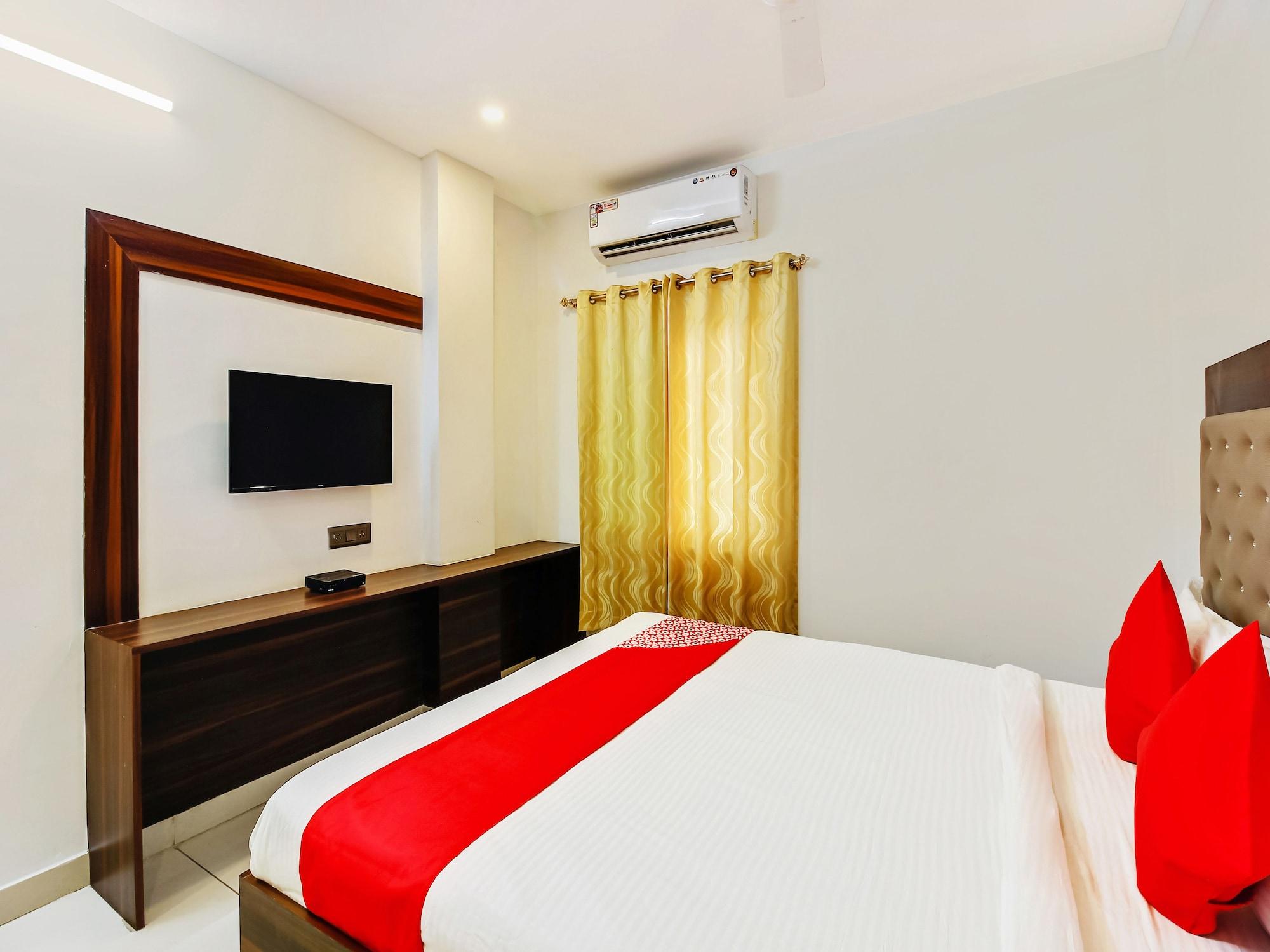 Oyo 29131 Hotel Mn Grand Shamshabad Buitenkant foto