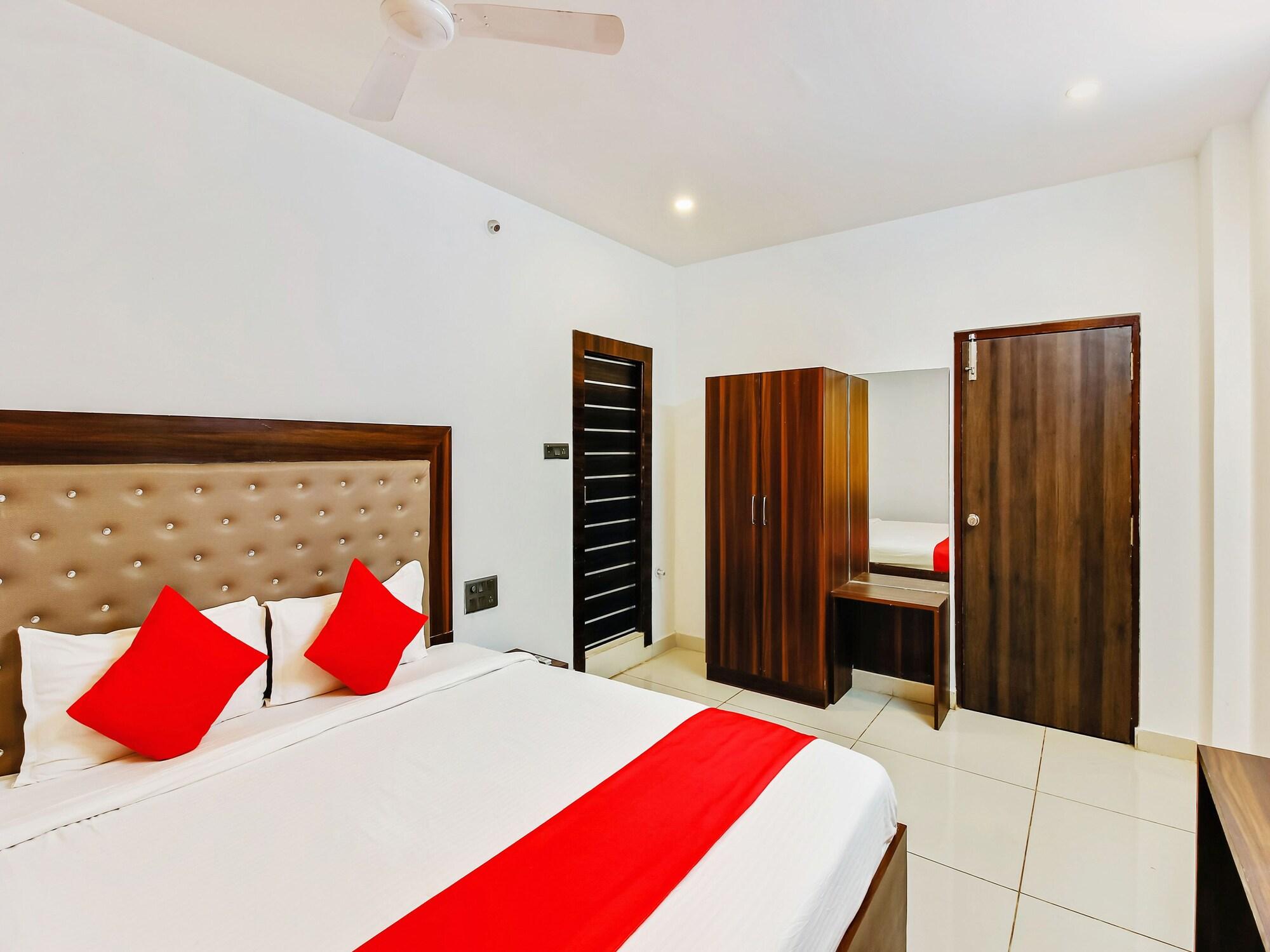 Oyo 29131 Hotel Mn Grand Shamshabad Buitenkant foto