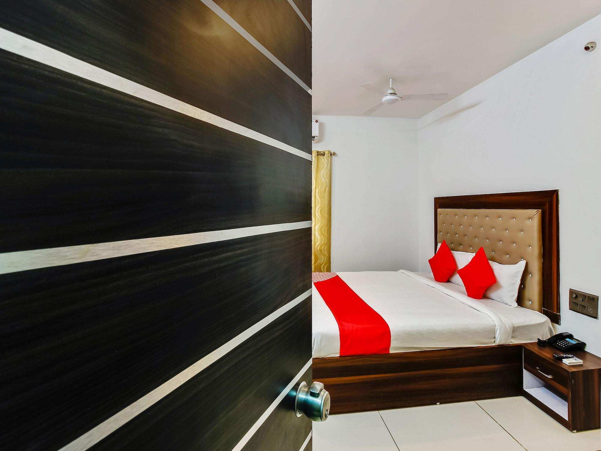 Oyo 29131 Hotel Mn Grand Shamshabad Buitenkant foto