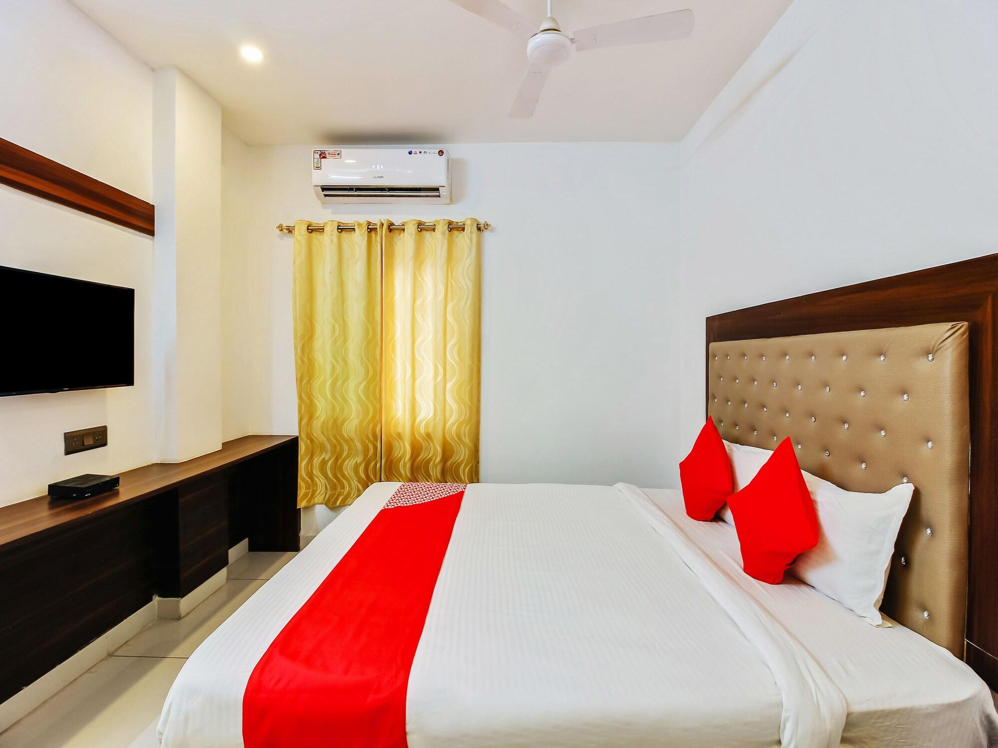 Oyo 29131 Hotel Mn Grand Shamshabad Buitenkant foto