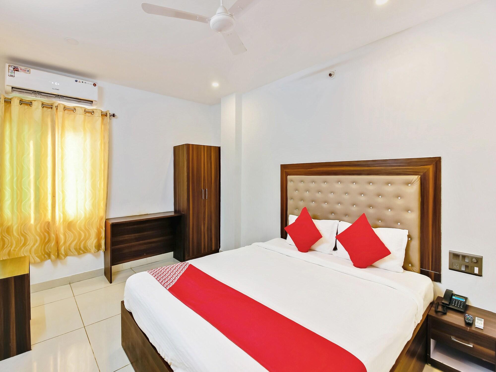 Oyo 29131 Hotel Mn Grand Shamshabad Buitenkant foto