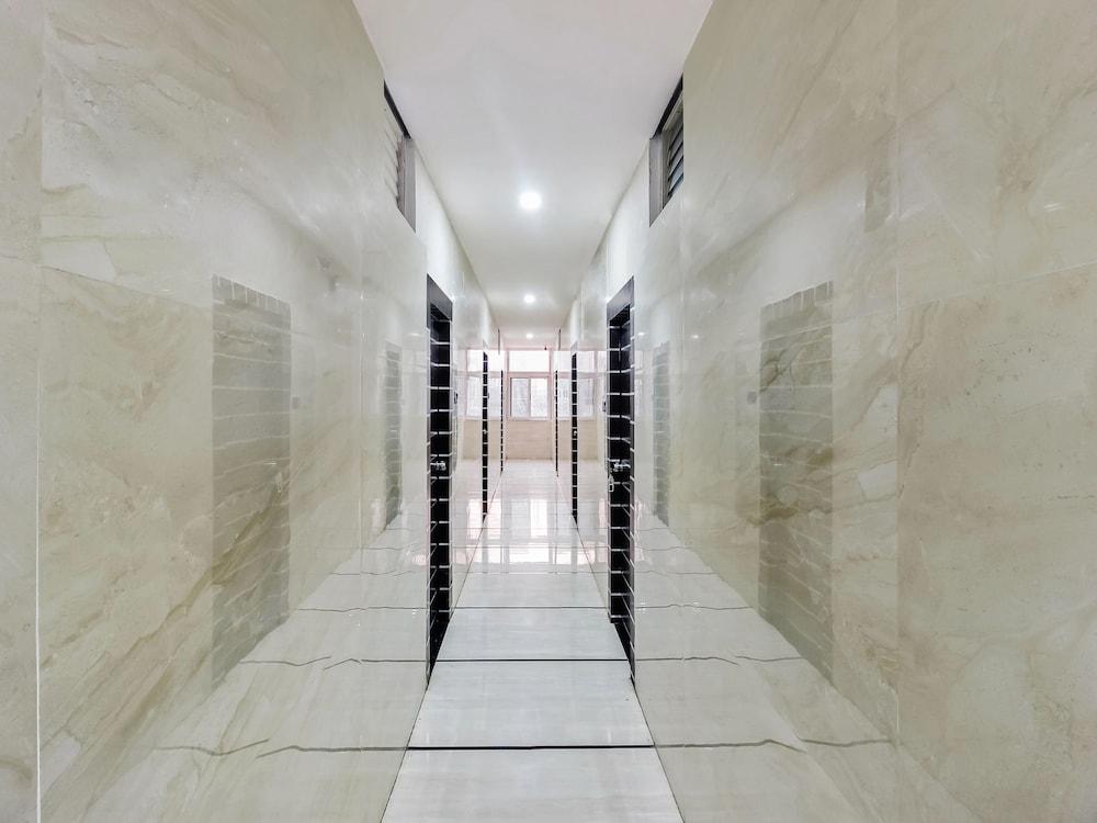 Oyo 29131 Hotel Mn Grand Shamshabad Buitenkant foto