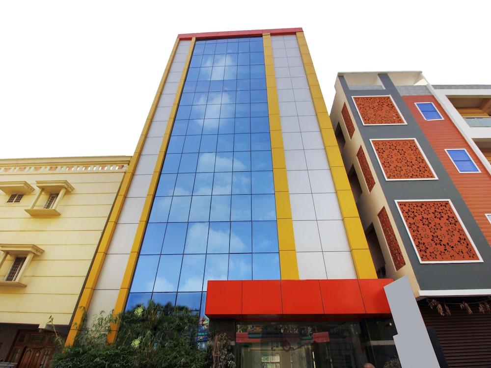 Oyo 29131 Hotel Mn Grand Shamshabad Buitenkant foto